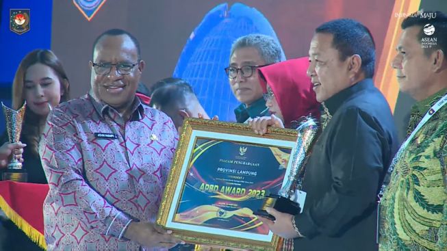 Lampung Dapat Penghargaan Realisasi APBD Tertinggi Se-Indonesia Tahun 2022, Warganet: APBD Nyerap Kemana