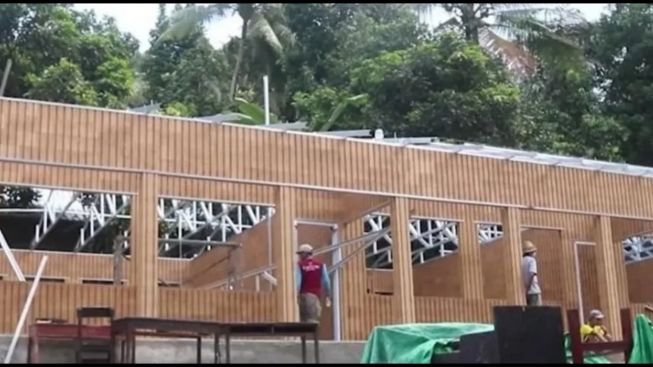 Keren! Cuma 5 Jam, Viral Bangunan SD di Lombok Dibangun dari Limbah Plastik