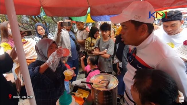 Dedi Mulyadi Salut Janda Penjual Sosis di Lembang Bisa Biayai Kuliah2 Anak sampai Ghibahi Ambu Anne