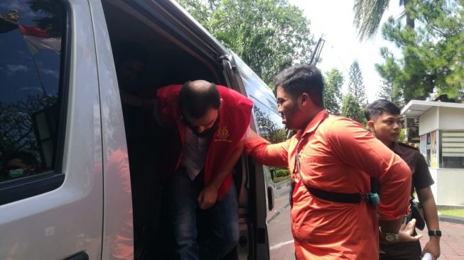 Spesial Nih, Tahanan Kejaksaan Negeri Denpasar Diangkut Hiace