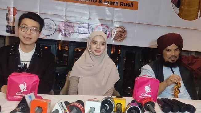 Inara Rusli Buka Cadar dan Bekerja Lagi untuk Hadapi Virgoun yang Mau Rebut Hak Asuh Anak