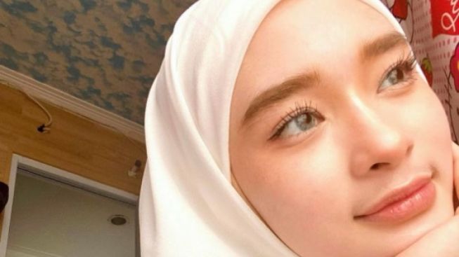 Inara Rusli Posting Foto Close Up, Netizen Malah Sebut Mirip Zaskia Gotik