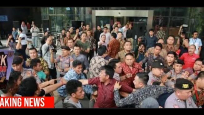 Cek Fakta: Gedung KPK Rusak Parah, Desakan Tangkap Surya Paloh Semakin Tak Terbendung