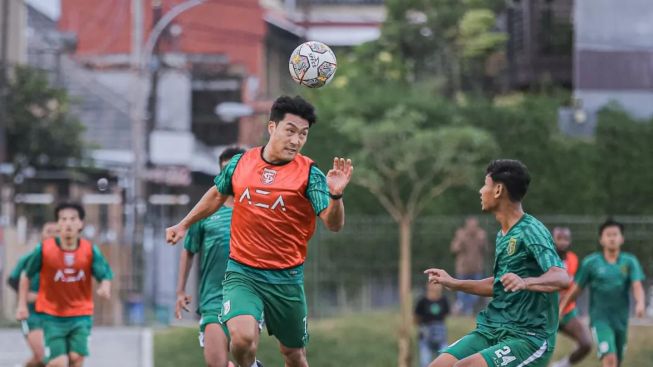 Persebaya Mulai TC di Jogjakarta Tanpa Ernando Ari, Aji Santoso Mulai Siapkan Song Ui-Young