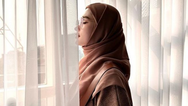 Inara Rusli Tanggapi Tegas Sindiran Kakak Virgoun yang Memintanya Introspeksi