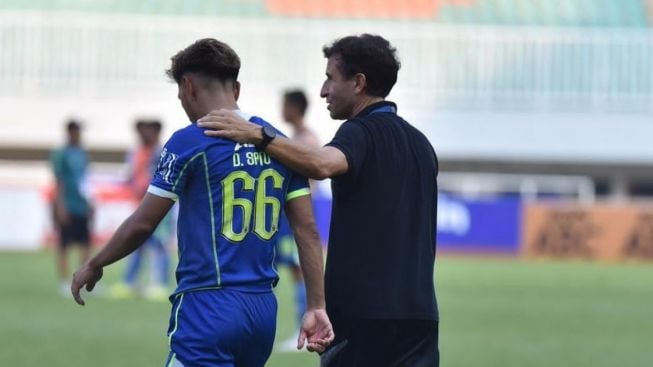 Dipastikan Absen Lawan Dewa United, Gelandang Persib Bandung ini Tetap Jalankan Tugas Luis Milla