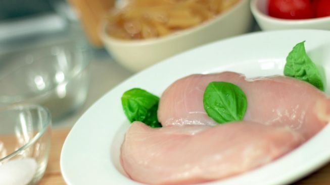 Harga Daging Ayam di Bali Turun Pasca Idul Adha, Konsumen Lega
