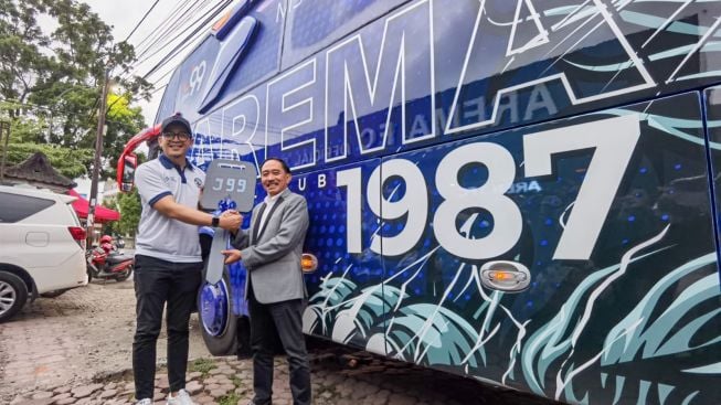 Tambah Fasilitas Klub, Arema FC Terima Hibah Bus dari Juragan 99