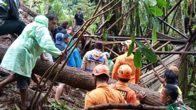 Breaking News! Bali Cuaca Buruk, Longsor di Karangasem Telan Korban Jiwa