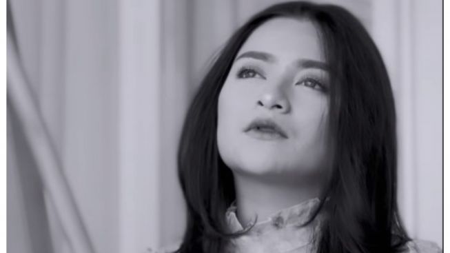 Terkuak! Ternyata Nathalie Holscher Sudah Berpikir Melepas Hijab Sejak Lama