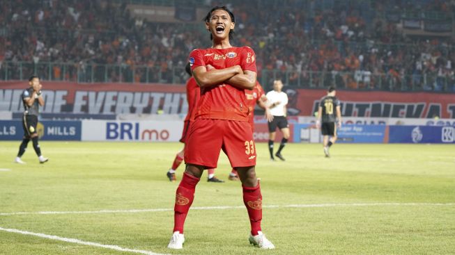 Cetak Gol di Pertandingan Debut, Bek Muda Persija Jakarta Selebrasi Ala Kylian Mbappe, Ini Alasannya