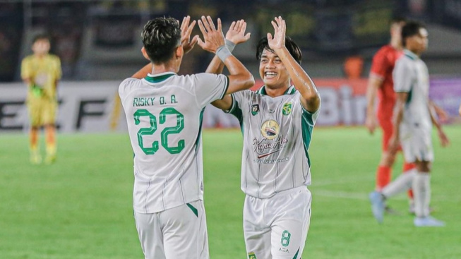 Uston Nawawi Bantu Wonderkid Persebaya Surabaya Temukan Sentuhannya, Bonek Sindir Aji Santoso