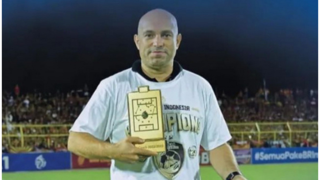 Kinerja Wasit Lagi-lagi Diprotes! Pelatih PSM Makassar Bernardo Tavares Kesal Insiden Tekel Dzaky Asraf Tak Dapat Kartu Merah