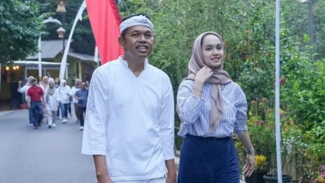 Dedi Mulyadi Dipelototin Gegara Ketahuan Punya Bra Warna Ungu