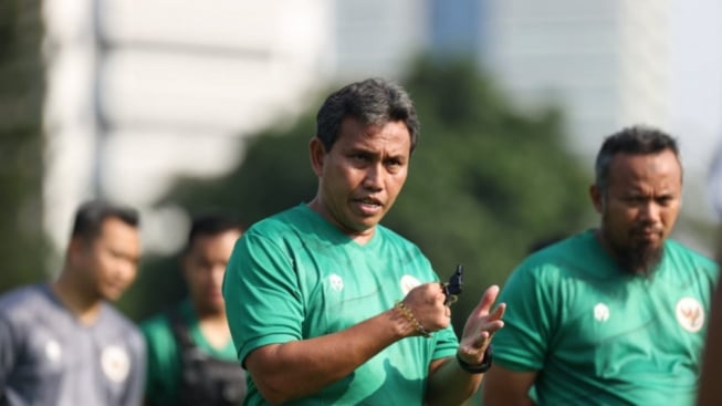 Timnas Indonesia U-17 vs Korsel, Bima Sakti Jadi Bulan-bulanan: 'Sekelas Akademi Barcelona Aja Dicoret'