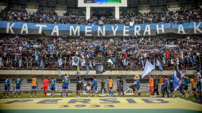 Isu Keretakan Bobotoh dengan Manajemen Persib Bandung, Marc Klok: Setiap Kali Main Tak Ada Orang