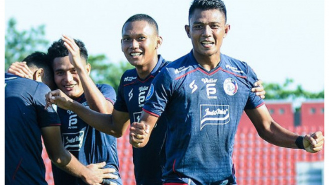 Pengamat Sepak Bola Bongkar Taktik Kemenangan Perdana Arema Bersama Pelatih Baru Fernando Valente