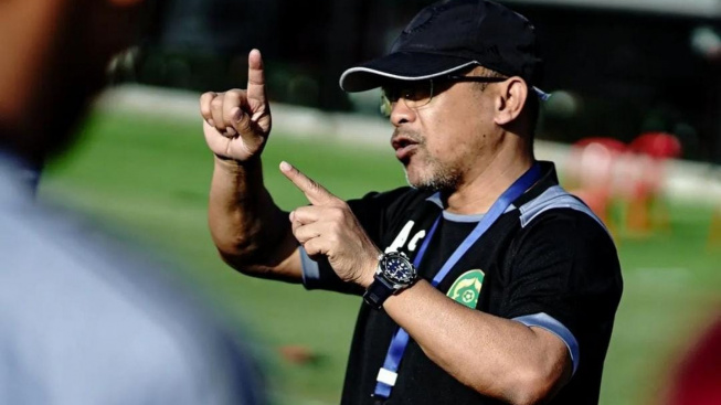 Kejam! Meski Sudah Tidak Melatih Persebaya, Aji Santoso Masih Dicerca Bonek di Persikabo, Diminta Out