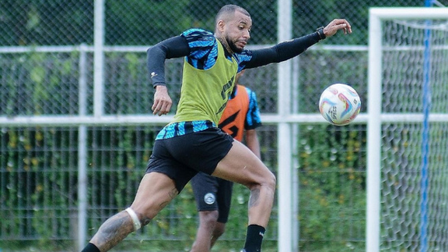 Lawan Persita Tangerang, Aremania Khawatir Striker Arema FC Gustavo Almeida Absen