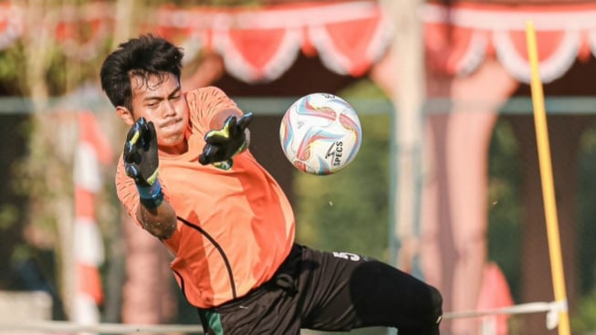 Cederai Kiper Persebaya Surabaya Andhika Ramadhani, Bonek Tuntut Pemain Madura United Seharga Rp6,25 Miliar Lakukan Ini