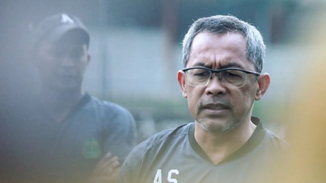 Eks Persebaya Aji Santoso Kesleo Lidah Sebut-sebut Nama Persib Bandung Sebelum Lawan Persik Kediri