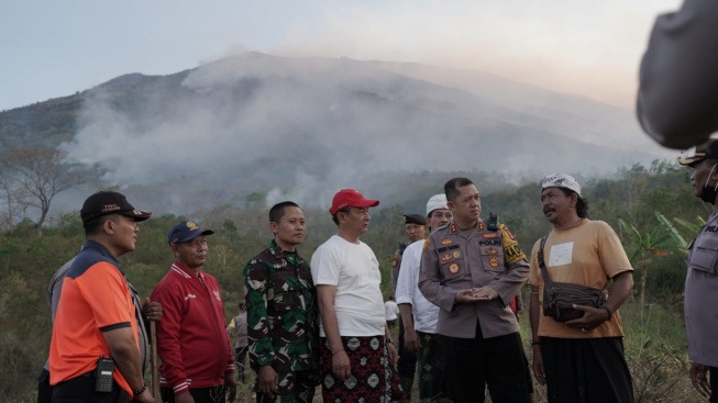 Terjawab! Bupati Karangasem Tak Hadiri Paripurna karena Ikut Padamkan Api di Lereng Gunung Agung