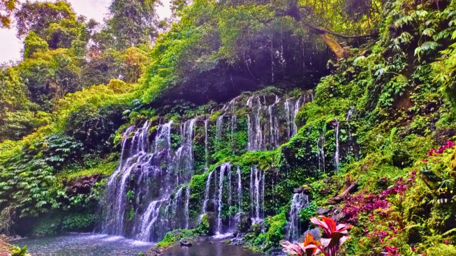 Hanya 7 Menit dari Danau Buyan, Air Terjun Banyu Wana Amertha Ini Seperti Kepingan Surga yang Minim Sentuhan