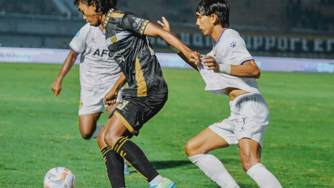 Kena Sikut Arief Catur Saat Pertandingan Persebaya Vs Dewa United, Bonek Serbu Instagram Ady Setiawan untuk Lakukan Ini