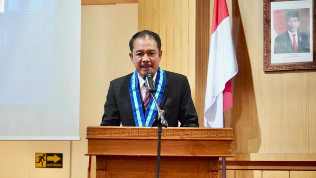 Kadis Penanaman Modal Badung Jadi Lulusan Terbaik Program Doktor Ilmu Lingkungan Unud