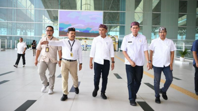 Pj Gubernur Jabar Bey Machmudin Arahkan Laga Tandang Persib Bandung di Bandara Rp2,6 Triliun