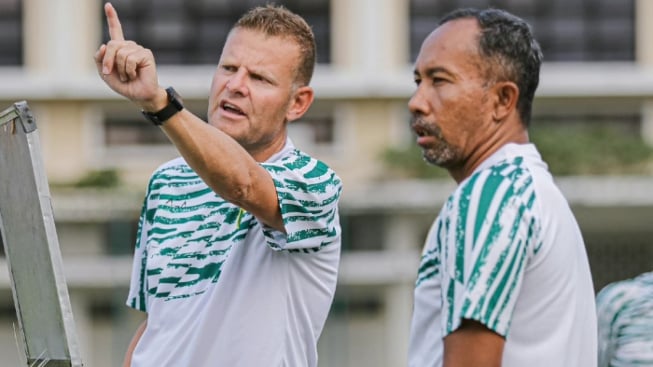 Kalah Telak dari Persik Kediri, Bonek Kangen Uston Nawawi Latih Persebaya