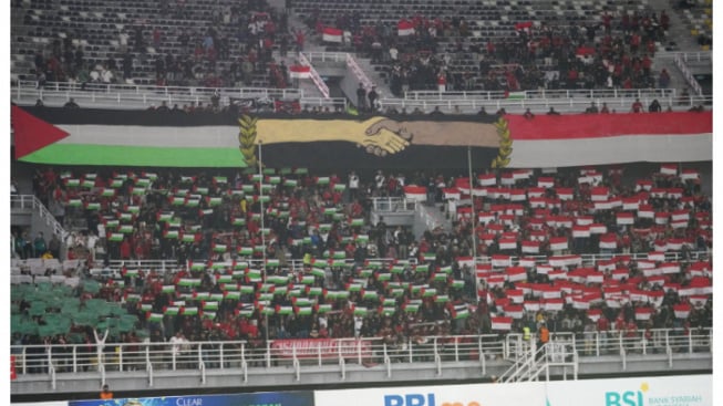 Digeruduk Netizen Soal Sanksi Persiraja, Erick Thohir Akhirnya Ijinkan Bendera Palestina Berkibar di Stadion, Asal..