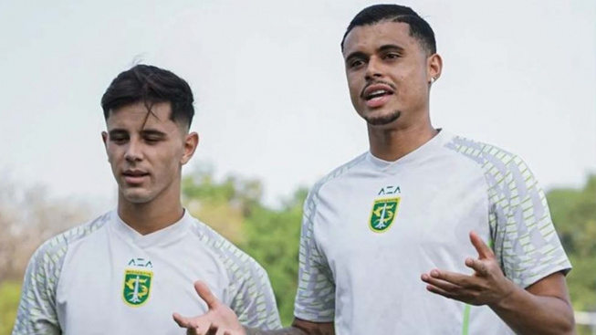 Diam-diam Bek Asal Brasil, Yan Viktor Resmi Bergabung Dengan Persebaya!