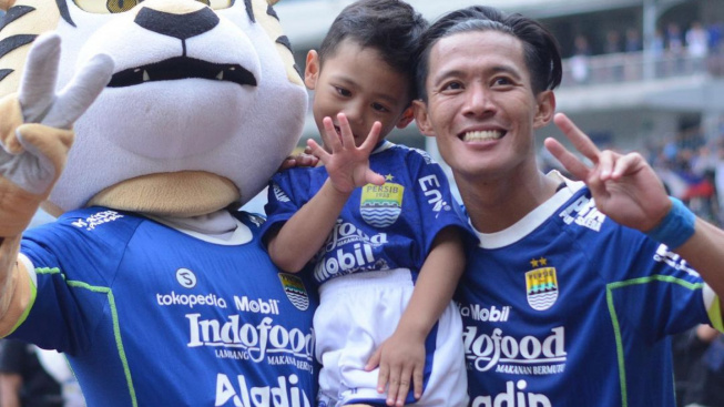 Putu Gede Hengkang, Henhen Herdiana Diminta Kembali ke Persib Bandung
