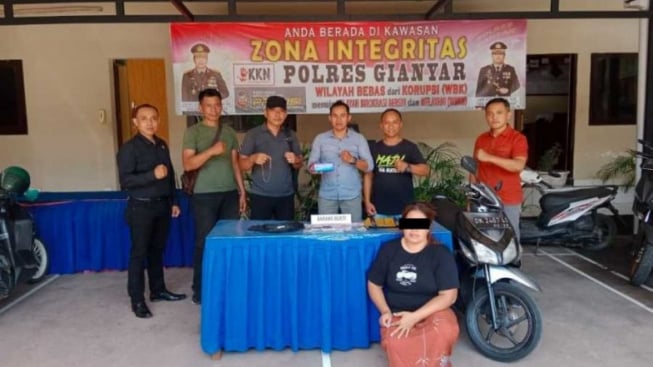 Aksi Pencurian Kalung saat Melukat di Pantai Masceti Gianyar, Korban Merugi hingga Rp 18 Juta