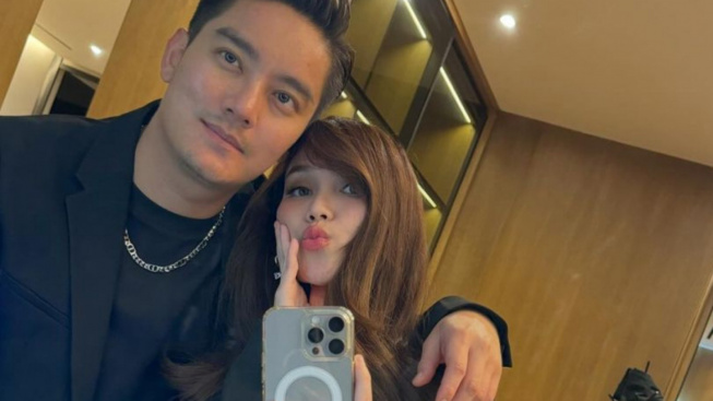 Unggah Foto Ini, Ayu Ting-ting Diduga Sudah Dilamar Boy William