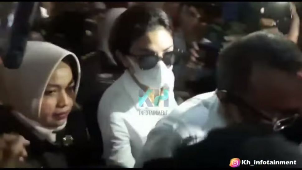 Siapa Dito Mahendra, Berapa Kalian Dibayar? Teriak Nikita Mirzani usai