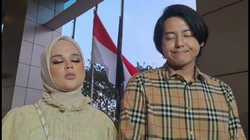 Kasihan, Anaknya Disiksa Pengasuh, Cut Meyriska dan Roger Buka Suara