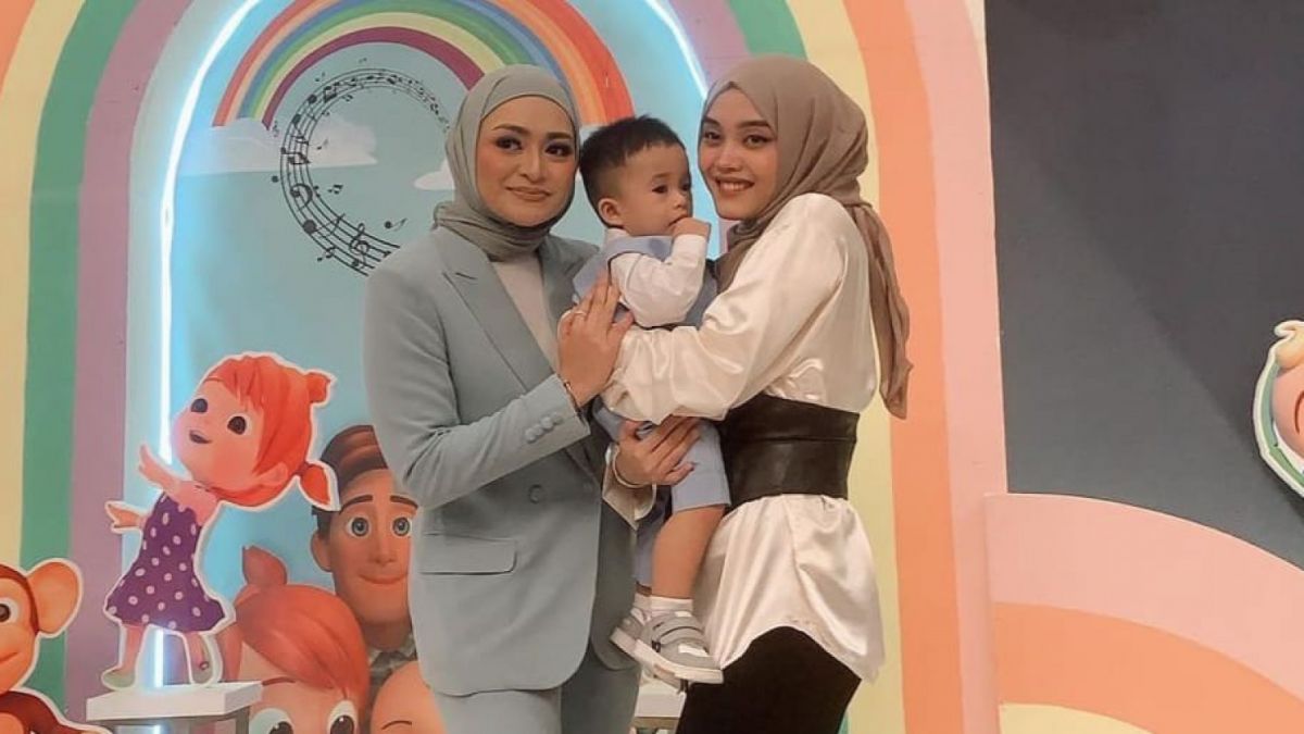 Putri Delina bersama Adzam dan  Nathalie Holscher [Instagram/@putridelinaa]