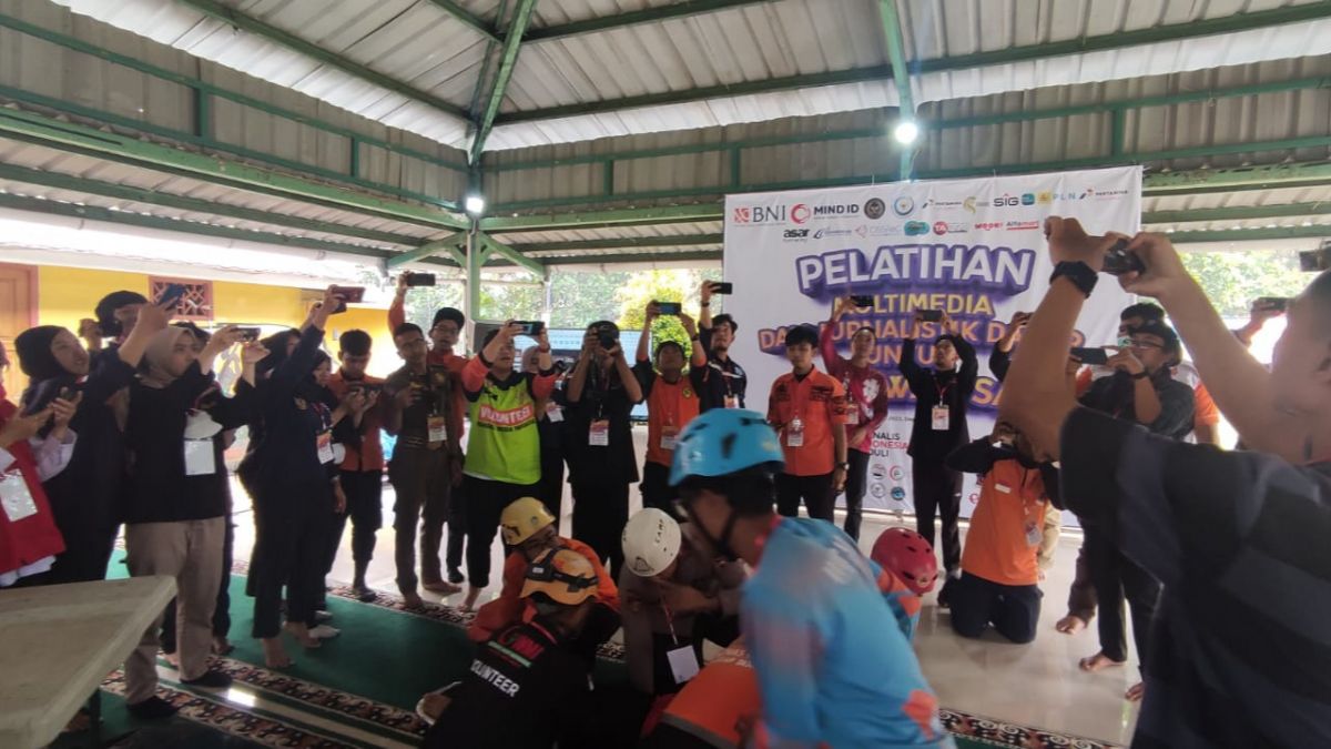 Jurnalis Indonesia Peduli menggelar Pelatihan Dasar Jurnalistik bagi para relawan SAR pada hari pertama Jurnalist Fest 2023, Jumat (24/2/2023). [Jurnalis Indonesia Peduli]