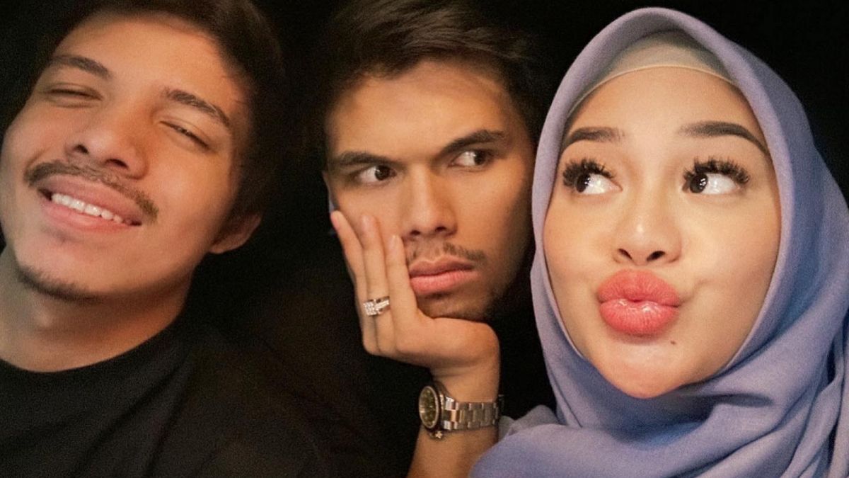 Thariq Halilintar berada di antara Atta Halilintar dan Aurel Hermansyah [Instagram @thariqhalilintar]