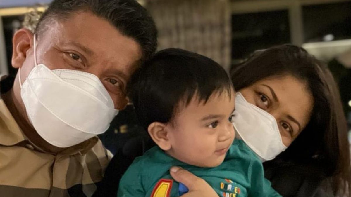 Ferdy Sambo dan Putri Candrawathi bersama Arka [Instagram/@trishaeas]