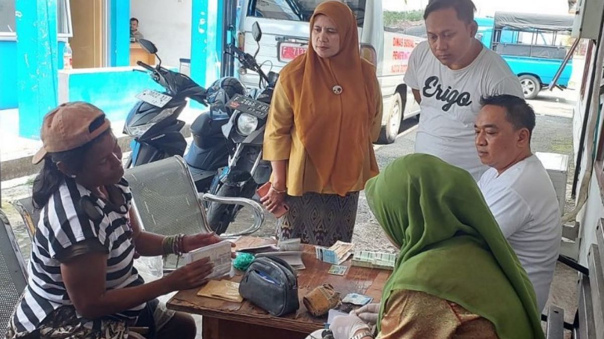 Pengemis yang biasa tinggal di kolong Jembatan Panaragan diamankan Dinsos Kota Bogor [Instagram @dinsoskotabogor]