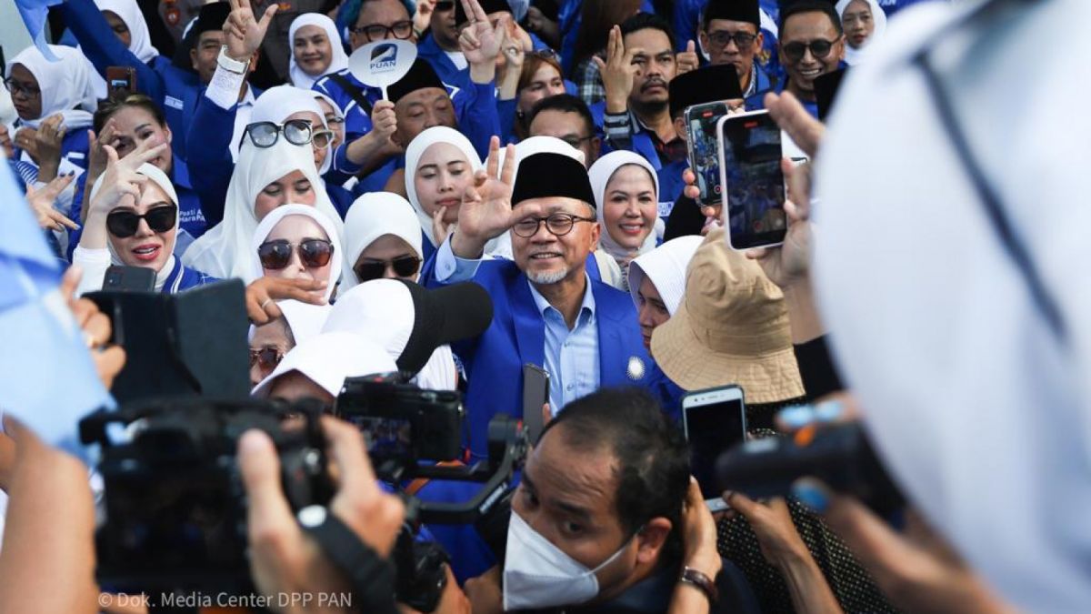 Ketua Umum Partai Amanat Nasional atau PAN Zulkifli Hasan bersama rombongan PAN mendatangi kantor KPU RI, di Menteng, Jakarta Pusat, Jumat (12/5/2023). [Media Center PAN]