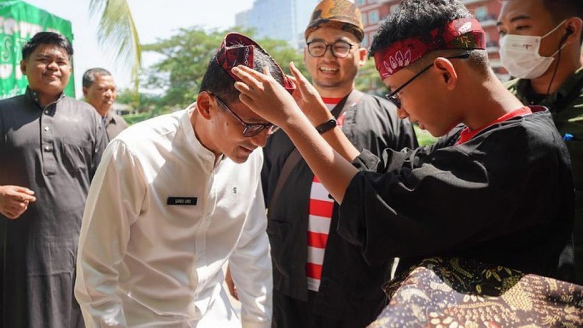 Menparekraf Sandiaga Salahuddin Uno saat di acara Halal Bihalal Keluarga Besar Madura SW se-Nusantara di kawasan Jakarta Selatan. [Instagram @sandiuno]