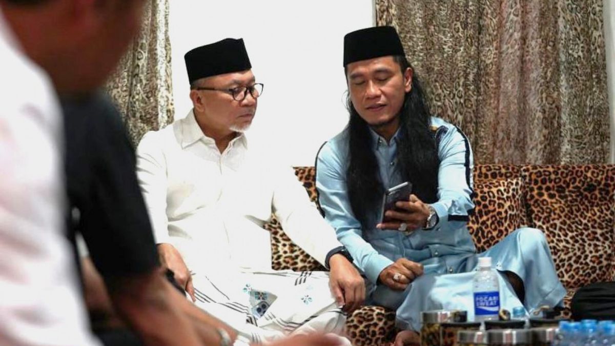 Mendag Zulkifli Hasan bertemu Gus Miftah di Pondok Pesantren Ora Aji di Sleman, Yogyakarta, Sabtu (20/5/2023) malam. [DPP PAN]