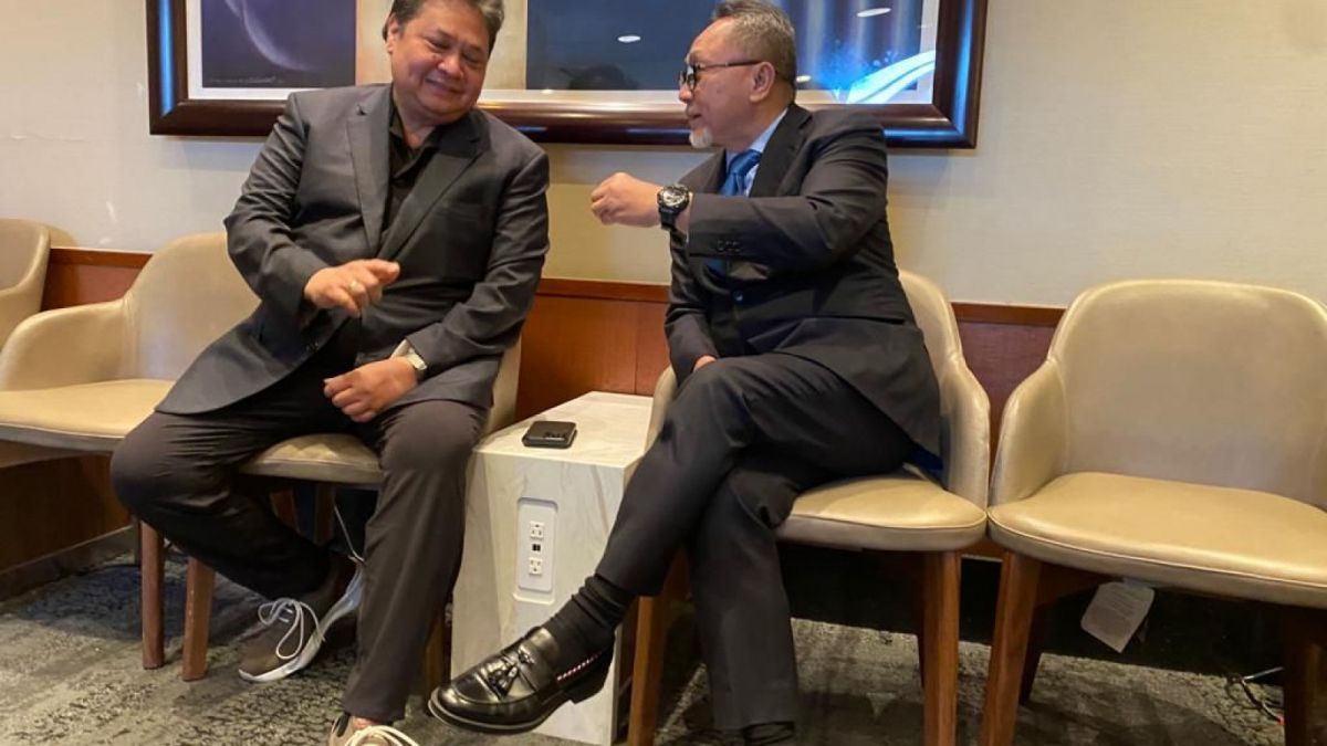 Ketua Umum Golkar Airlangga Hartarto dan Ketua Umum PAN Zulkifli Hasan melakukan pertemuan di Amerika Serikat usai pertemuan tingkat menteri APEC, Kamis (25/5/2023). [Humas DPP PAN]