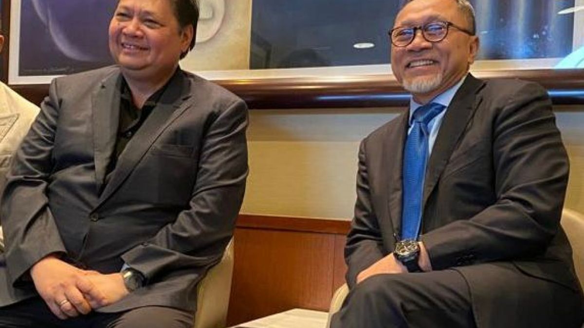 Ketua Umum Golkar Airlangga Hartarto dan Ketua Umum PAN Zulkifli Hasan melakukan pertemuan di Amerika Serikat usai pertemuan tingkat menteri APEC, Kamis (25/5/2023). [Humas DPP PAN]