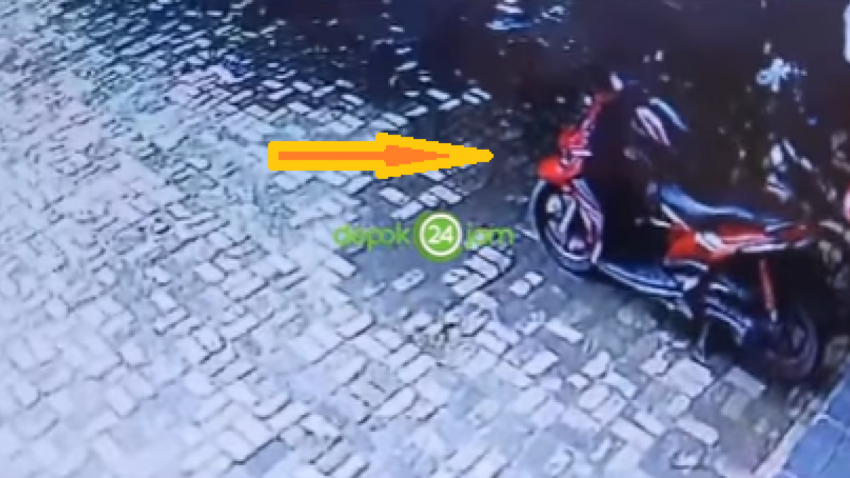 Maling gasak Honda BeAT nomor polisi B 3860 EOV di kawasan Staging Anteraja, Ciherang, Tapos, Depok, Jawa Barat. [Instagram @depok24jam]