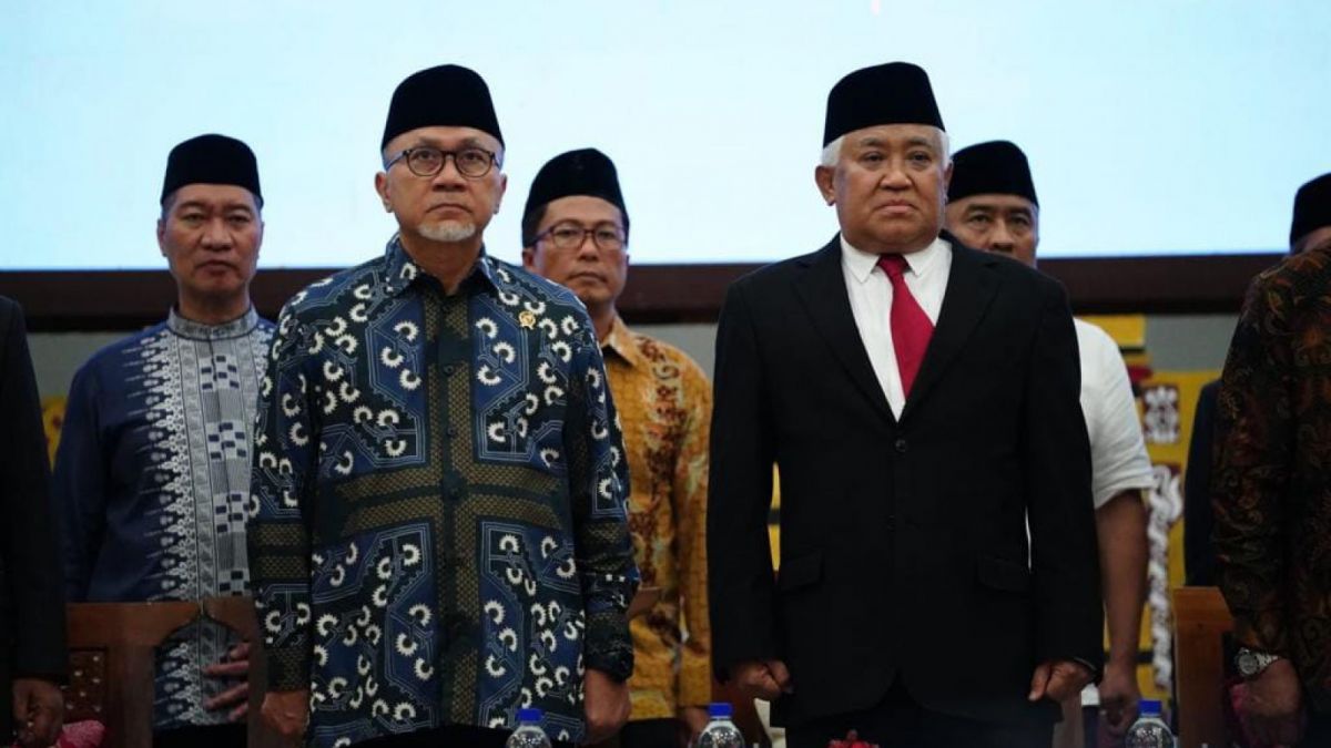Mendag Zulkifli Hasan bersama Din Samsudin dalam Pembukaan Tahun Pendidikan 2023/2024 dan Pelantikan Santri Baru Pondok Pesantren Dea Malela, Sumbawa, NTB, Jumat, (7/7/2023). [Humas Kemendag]